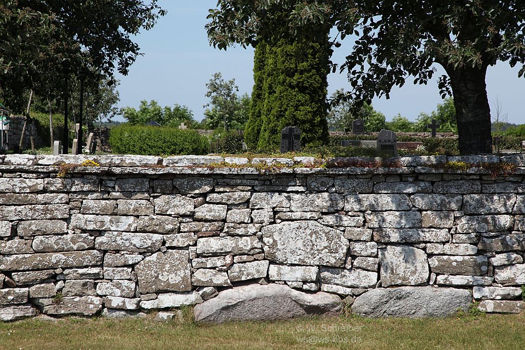 090629-1752 - Friedhofsmauer in Brunneby